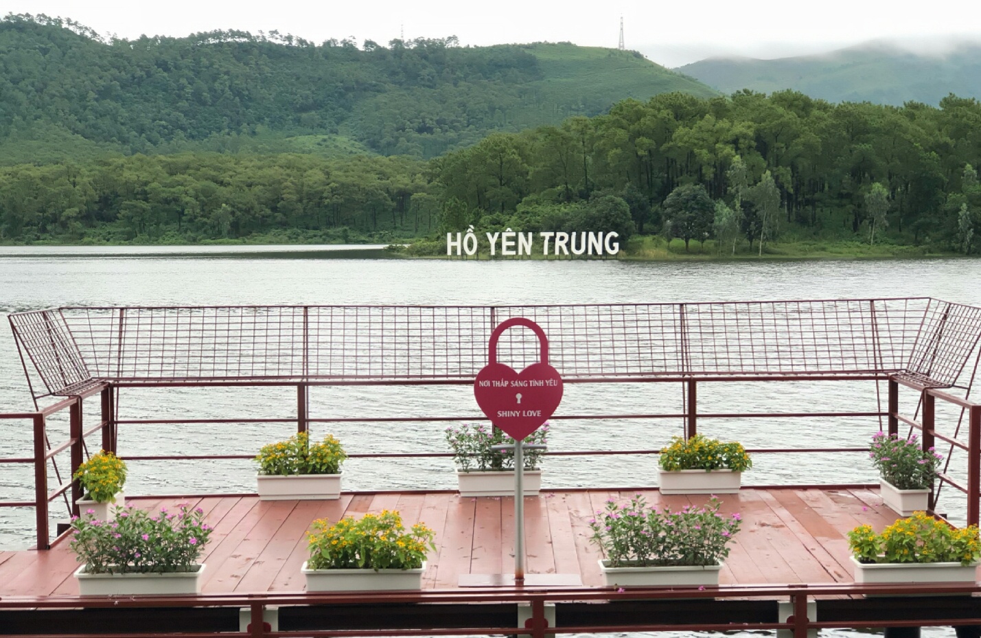 Tham quan hồ Yên Trung