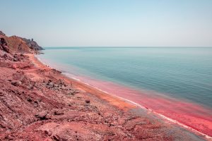 Bãi biển đỏ ở đảo Hormuz