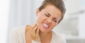 Tìm hiểu một số bài thuốc dân gian chữa chứng đau răng